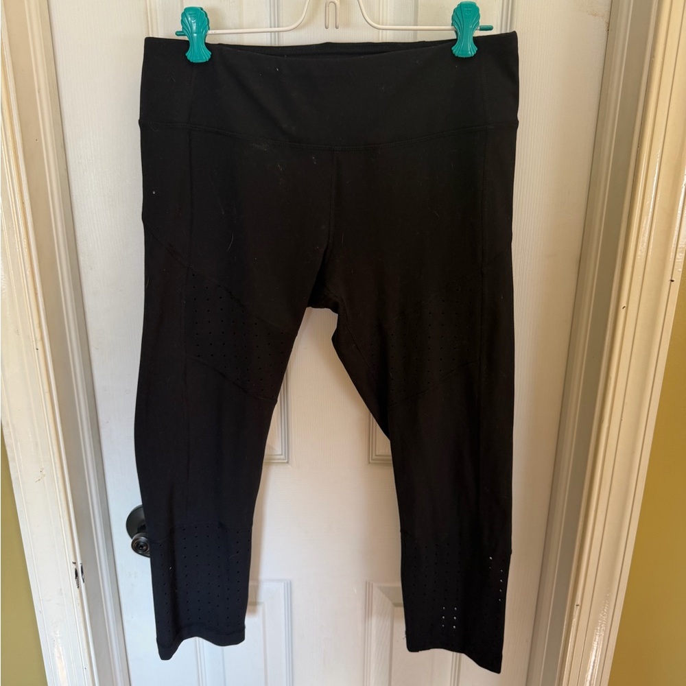 Yogalicious Woman’s Cropped Black Leggings